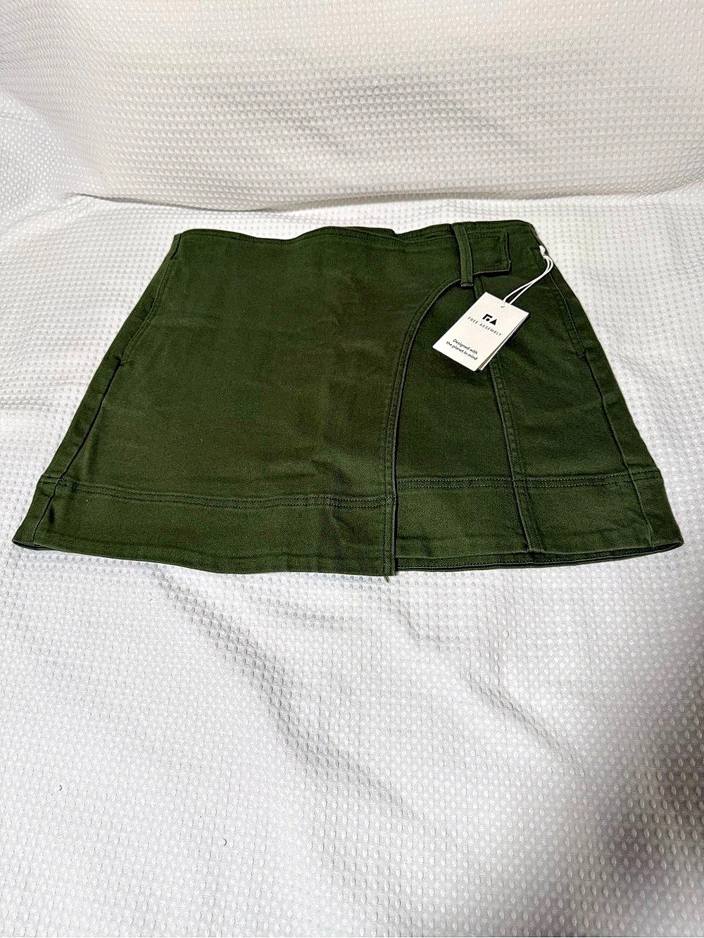 (L84) Free Assembly Green Mini Skirt Size 8 NWT